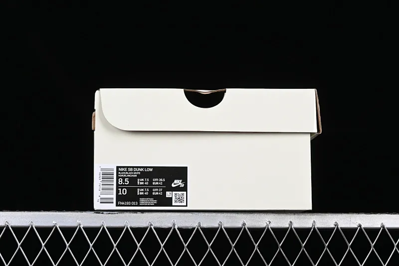 All categories Nk SB Dunk Series Nk SB Dunk Low low-top sneakers Eminem x Carhartt x Nk Dunk SB three-party joint brand electroplated black silver SB low-top casual sneakers FN4193-013